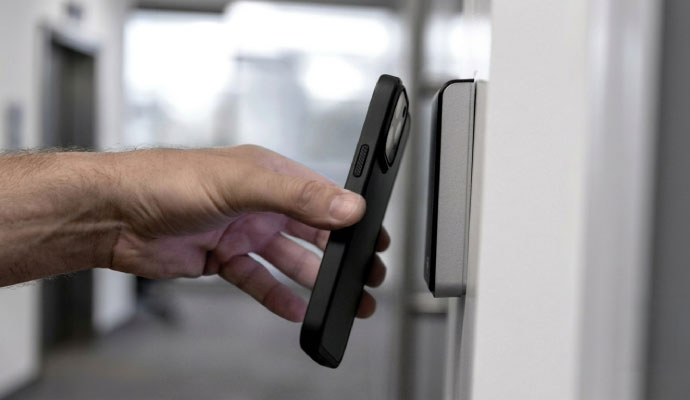 Smartphone contactless access reader